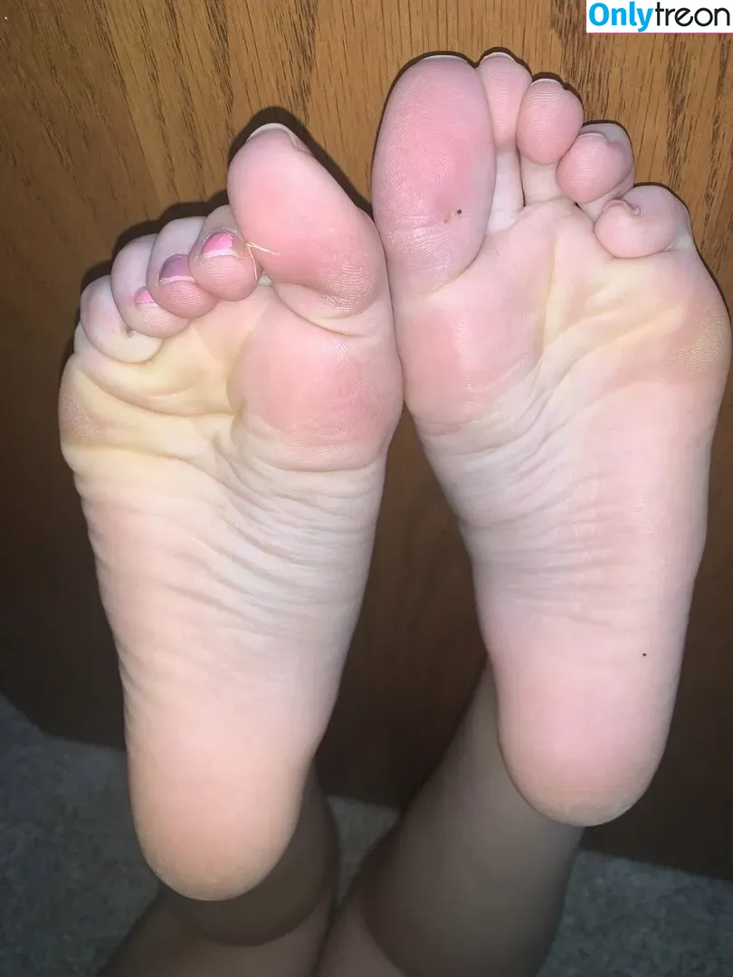 Brees_feet1 nude photo #0005 (Breebri12 / Thablondegirll / breefeet)