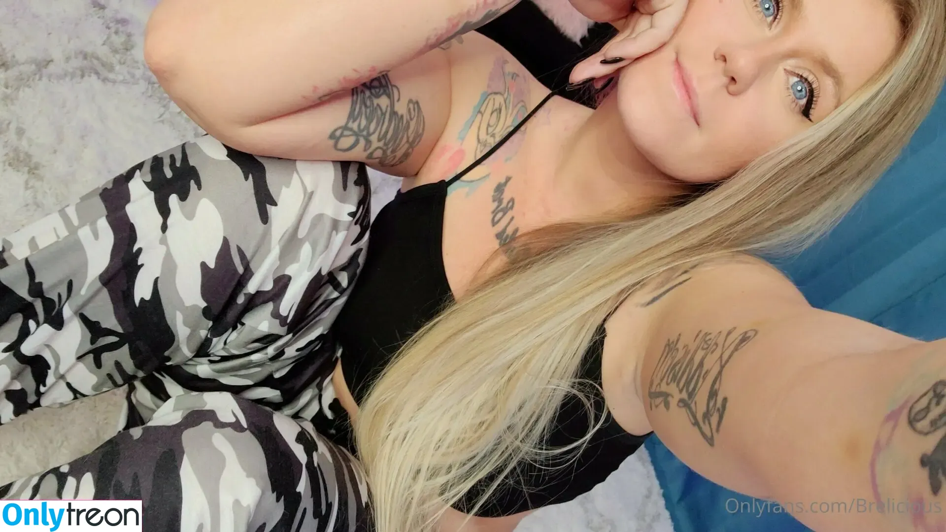BreLicious nude photo #0037 (_Dub_B_)
