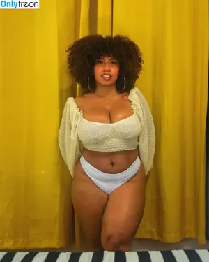 Bri Ballesteros / forevercurlybri фото голая #0015