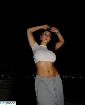 bri.manginelli / trippie_bri nude photo #0049