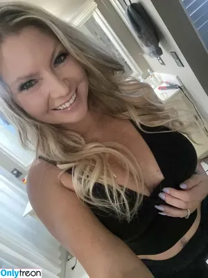 briannabrooks / bri.bro.oks nude photo #0024
