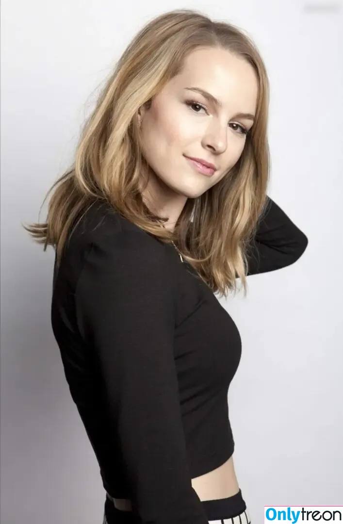 Bridgit Mendler nude photo #0025 (bridgitmendler)