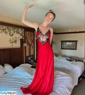 Brie Larson / brielarson nude photo #1317