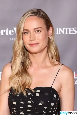 Brie Larson / brielarson nude photo #1412