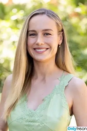 Brie Larson / brielarson nude photo #1465