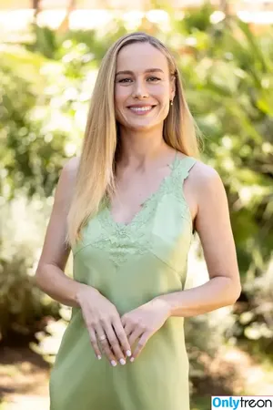 Brie Larson / brielarson nude photo #1475