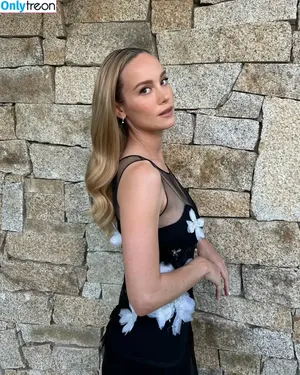 Brie Larson / brielarson nude photo #1510
