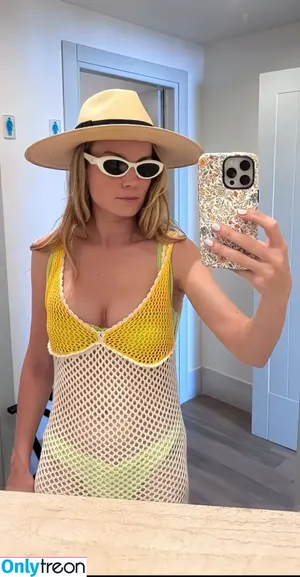 Brie Larson / brielarson nude photo #1532