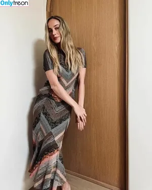 Brie Larson / brielarson nude photo #1571