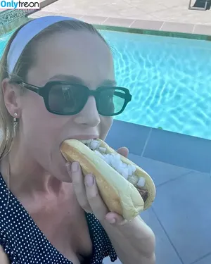 Brie Larson / brielarson nude photo #1677