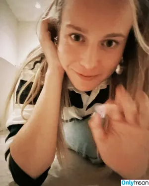 Brie Larson / brielarson nude photo #1854
