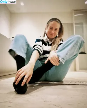 Brie Larson / brielarson nude photo #1856