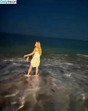 Brie Larson / brielarson nude photo #1865