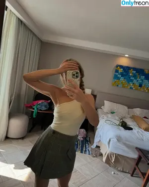 Brie Larson / brielarson nude photo #1867