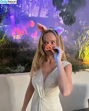 Brie Larson / brielarson nude photo #1875