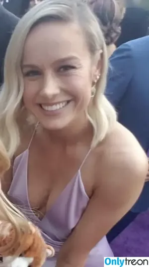 Brie Larson / brielarson фото голая #1997