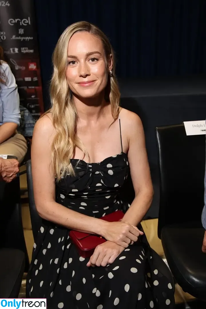 Brie Larson nude photo #1413 (brielarson)