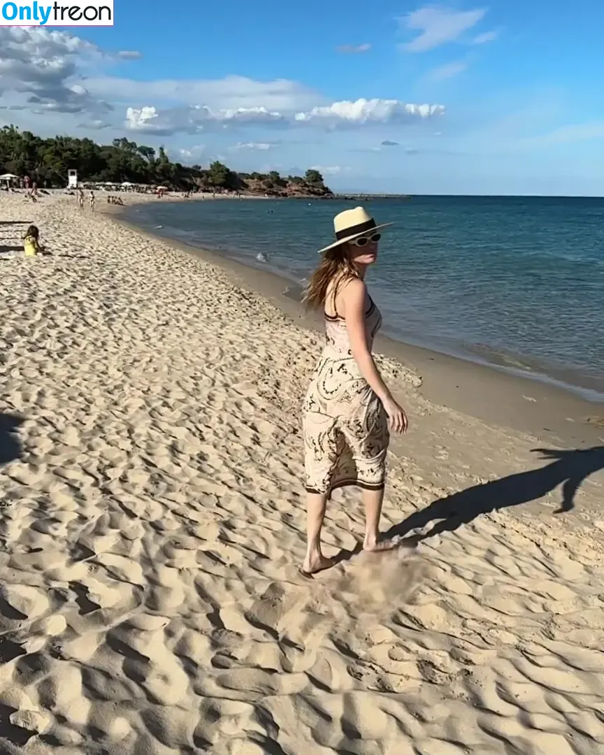 Brie Larson nude photo #1552 (brielarson)