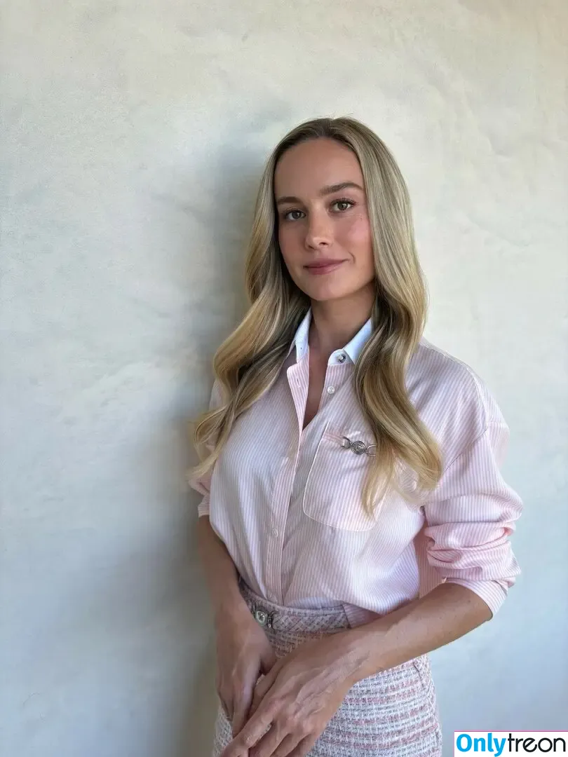 Brie Larson nude photo #1578 (brielarson)