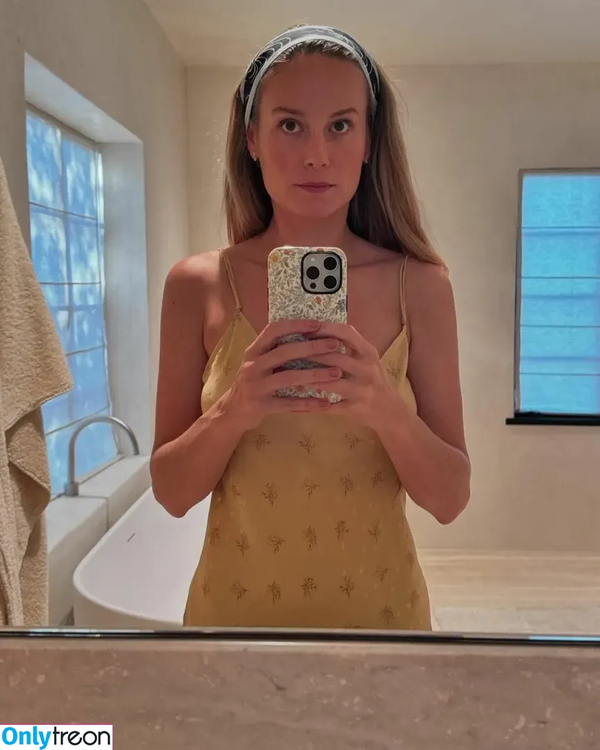 Brie Larson голая photo #1874 (brielarson)