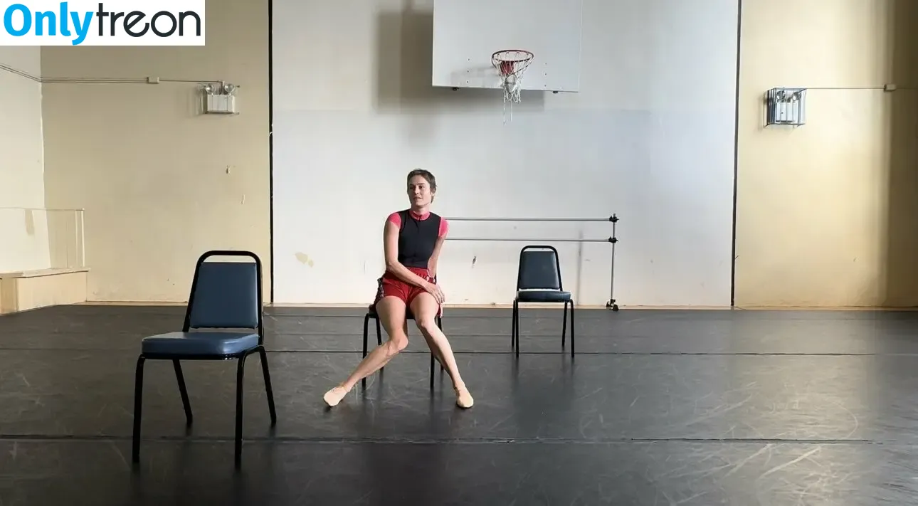 Brie Larson nude photo #1908 (brielarson)