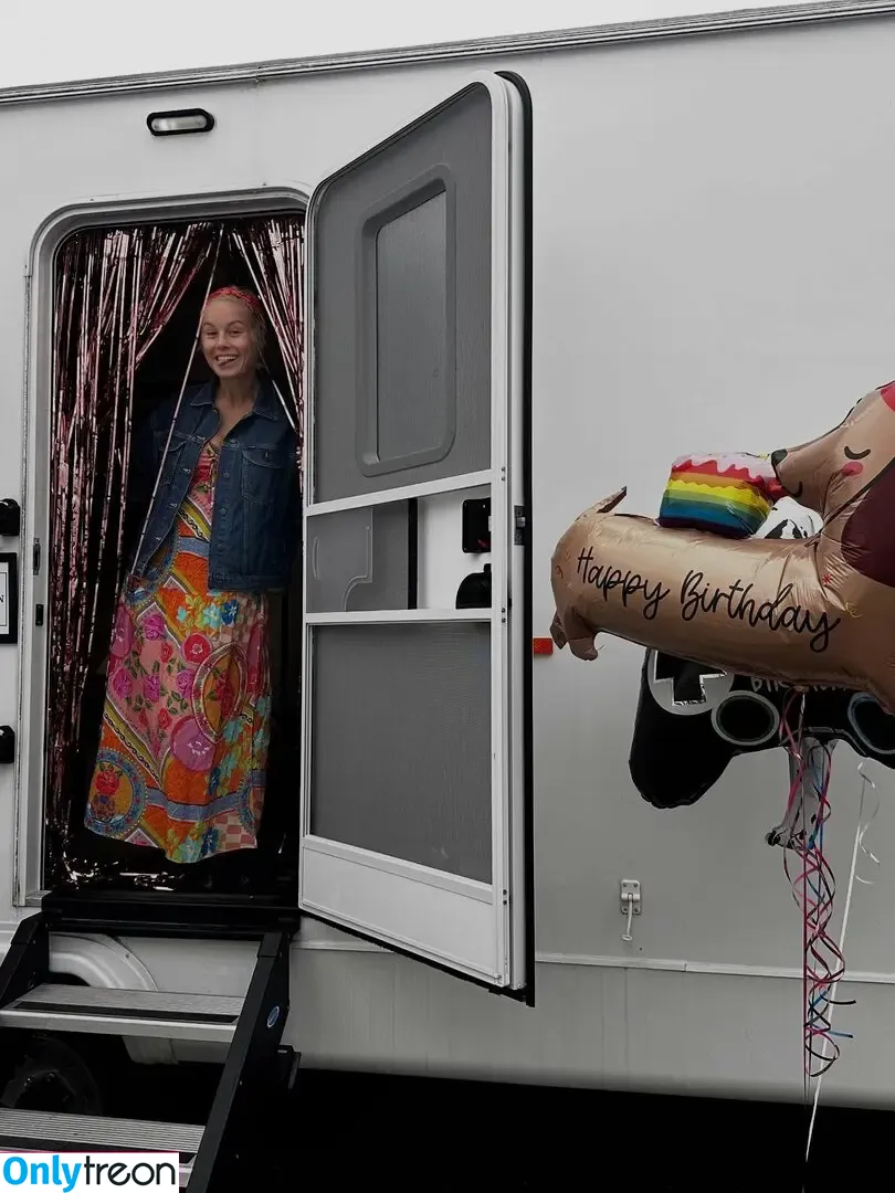 Brie Larson nude photo #2183 (brielarson)