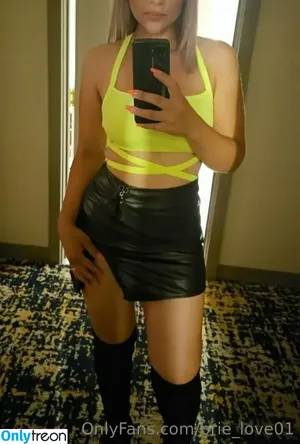 brie_love01 / bree.loves01 nude photo #0012