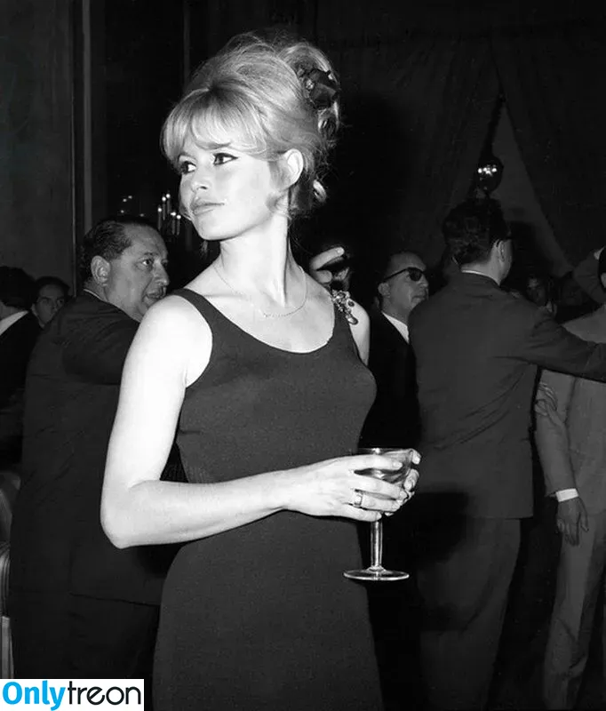 Brigitte Bardot голая photo #0043 (brigittebardotbb)