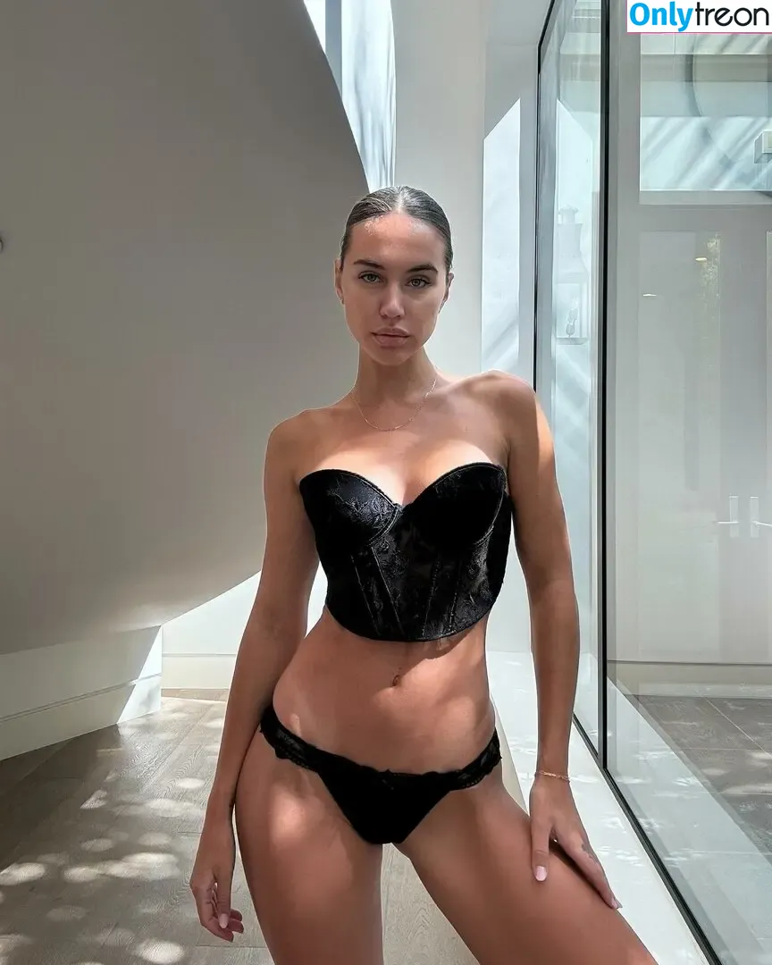Brit Manuela голая photo #2102 (britmanuela)