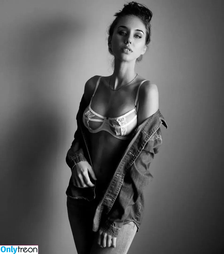 Brit Manuela голая photo #2188 (britmanuela)