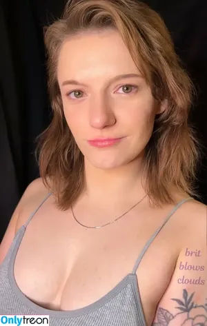 britblowsclouds / britflows nude photo #0003