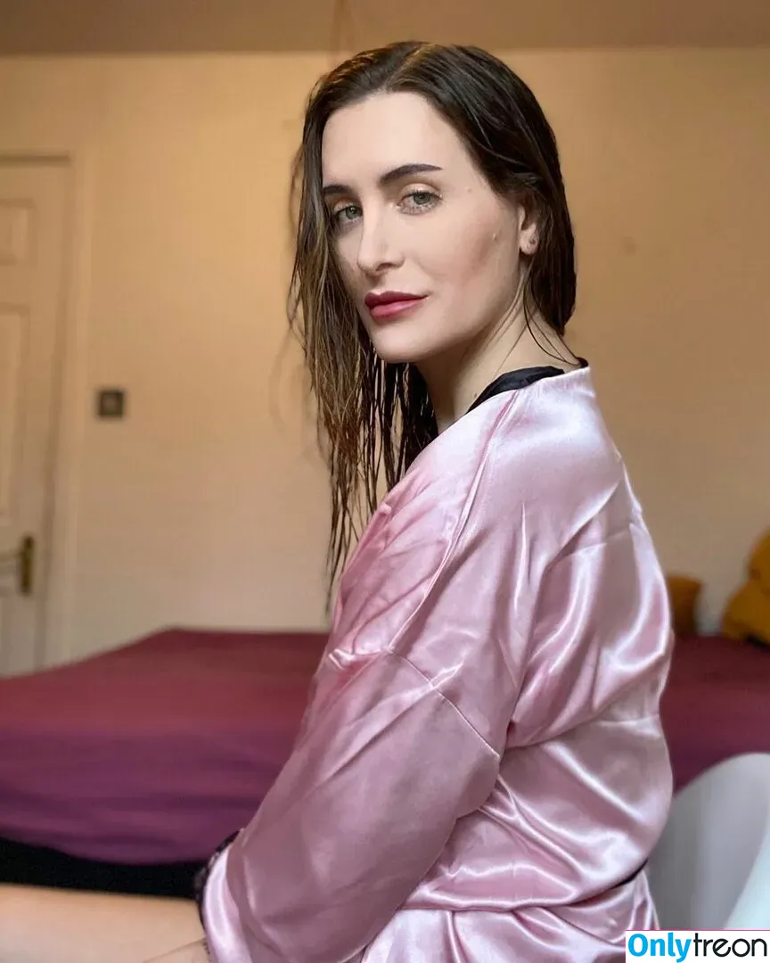 Britishmeghanspice nude photo #0086 (bee_riva)