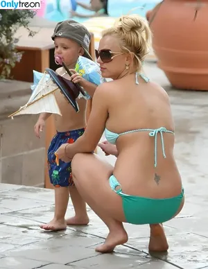 Britney Spears / britneyspears / xoxobritneyj nude photo #3483