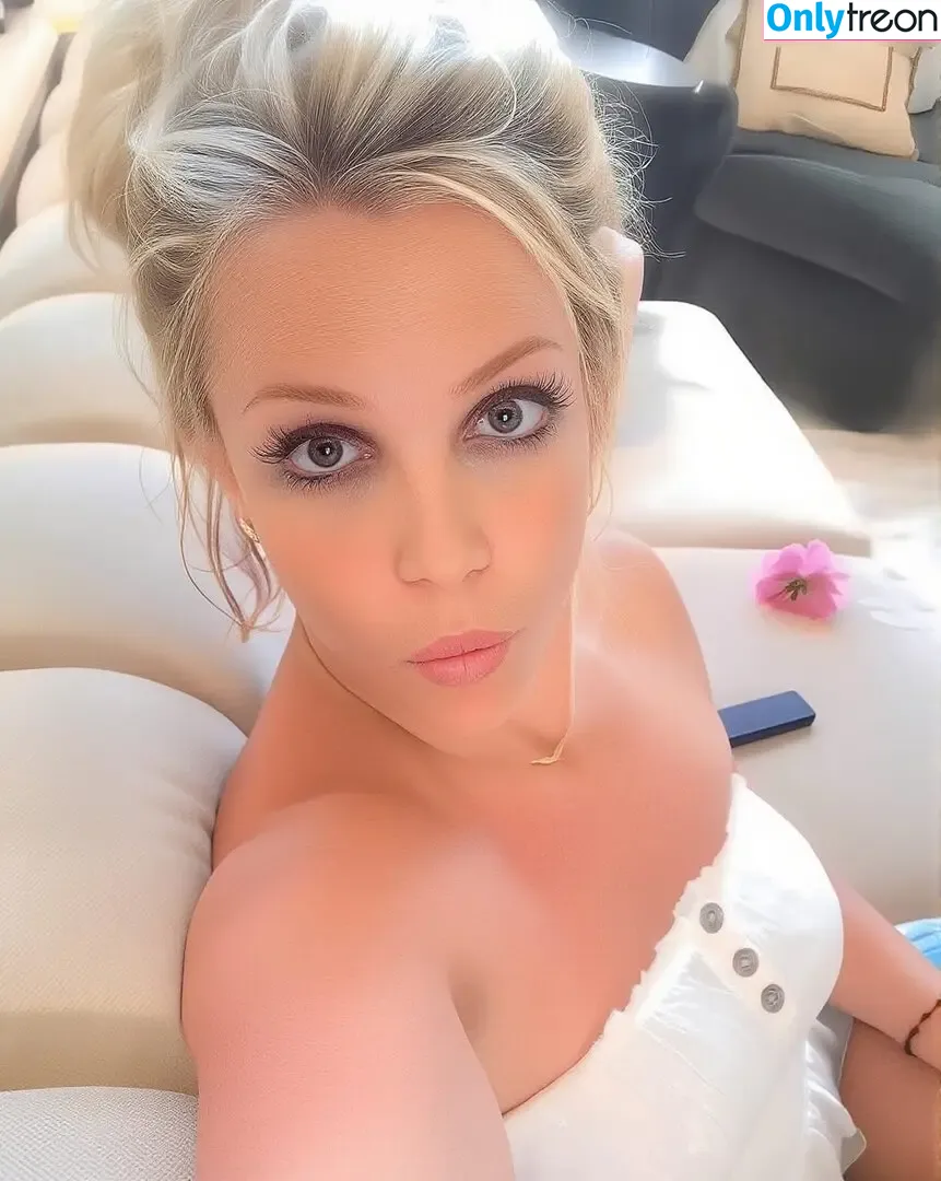 Britney Spears nude photo #3459 (britneyspears / xoxobritneyj)