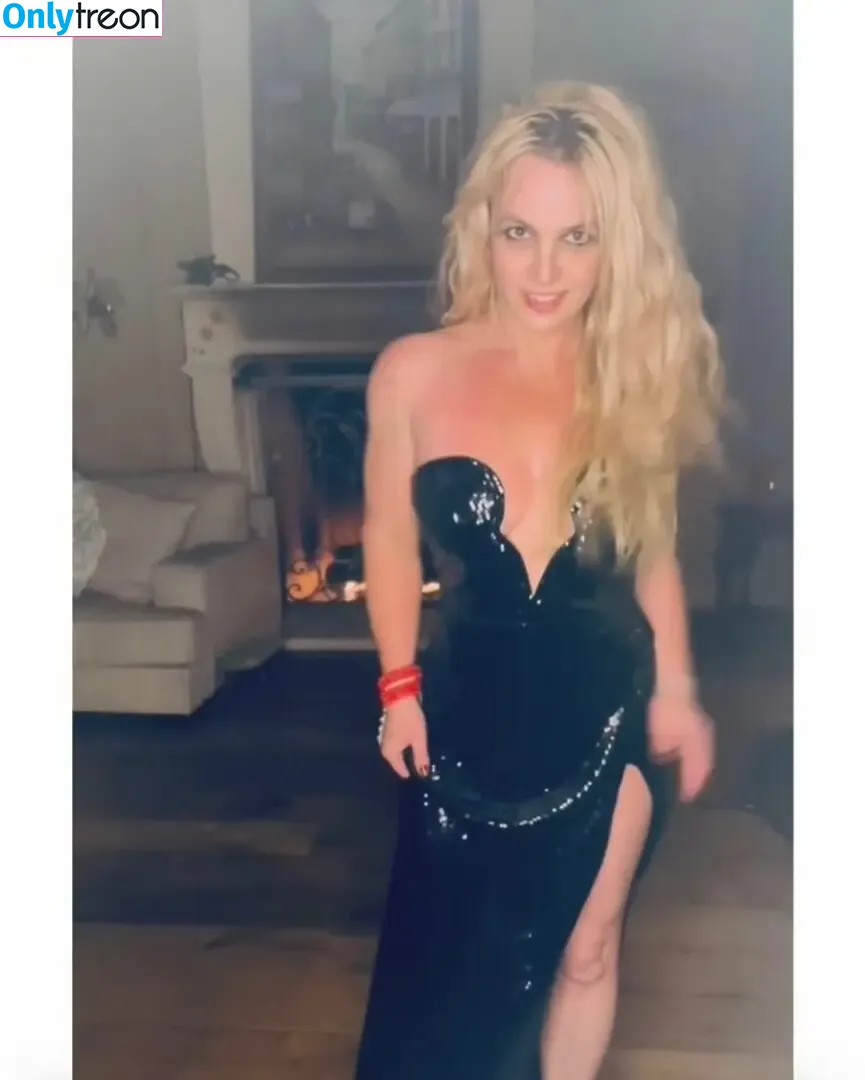 Britney Spears nude photo #3733 (britneyspears / xoxobritneyj)