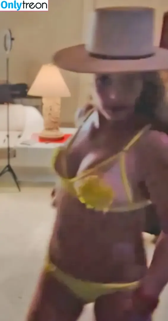 Britney Spears nude photo #3818 (britneyspears / xoxobritneyj)