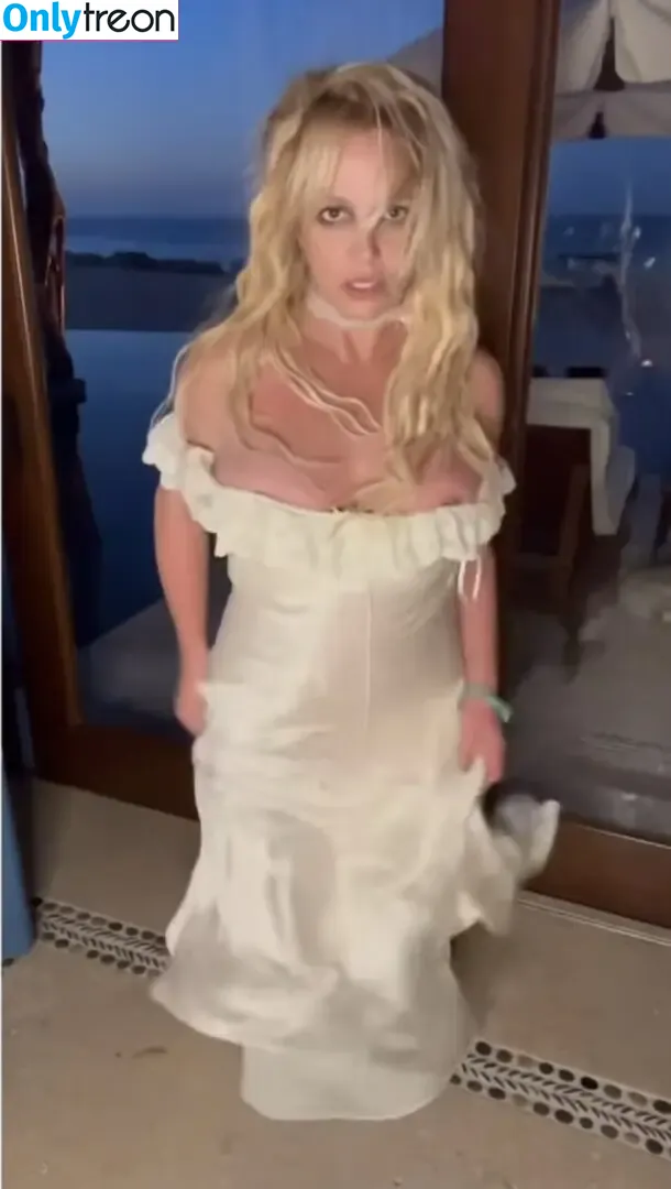 Britney Spears nude photo #3847 (britneyspears / xoxobritneyj)