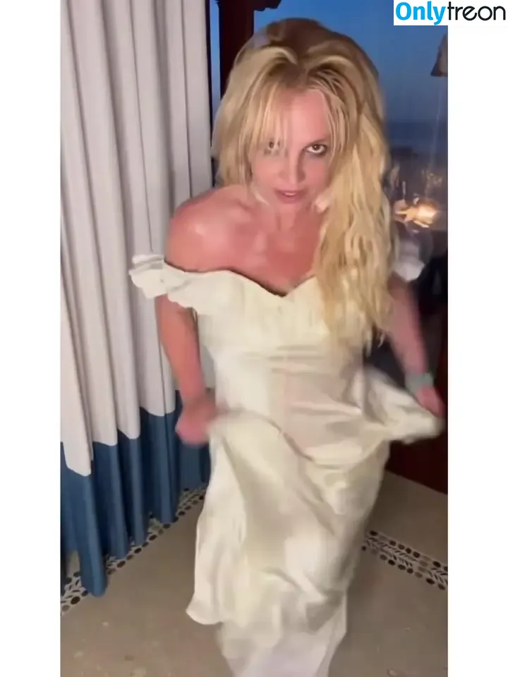 Britney Spears nude photo #3849 (britneyspears / xoxobritneyj)
