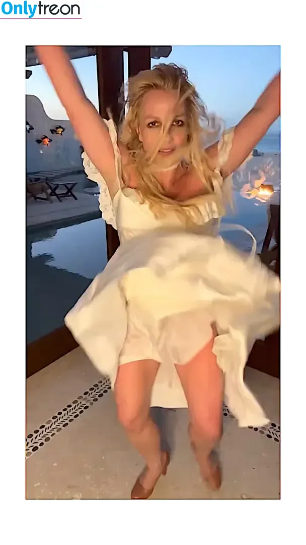 Britney Spears nude photo #3856 (britneyspears / xoxobritneyj)