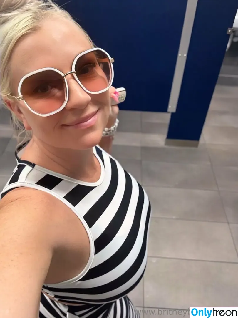 britneyathome nude photo #0172 (Britney Brooks / britneyathomex / britneybrooksxo)