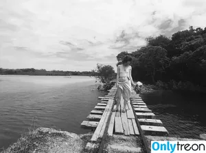 Britt Lower / brittle nude photo #0007