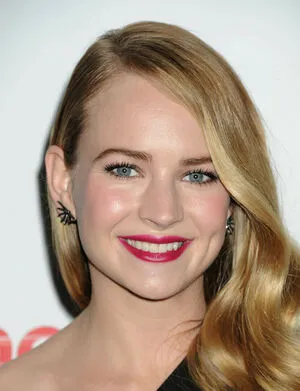 Britt Robertson / brittlrobertson / masterrobertson фото голая #0024