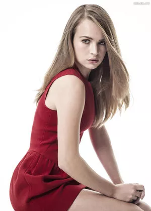 Britt Robertson / brittlrobertson / masterrobertson фото голая #0108