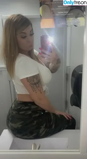 brittneyb98 / xoxo_goldennbabbbii nude photo #0007