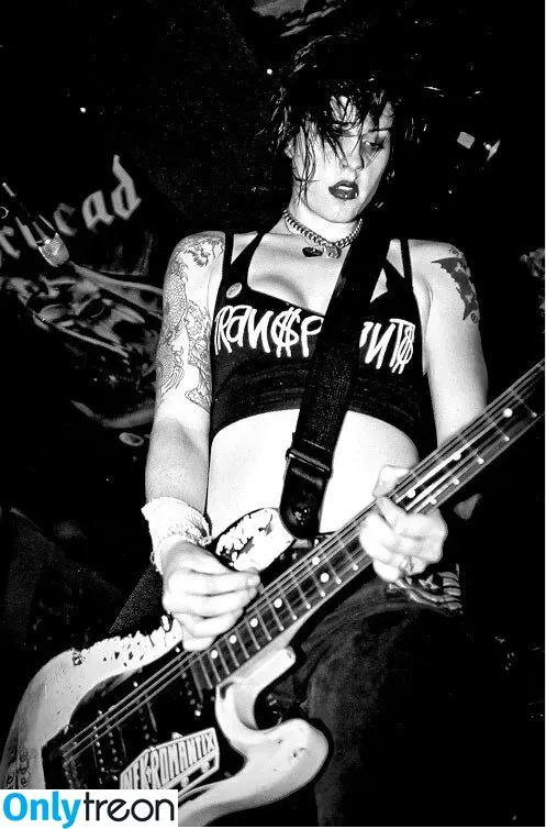 Brody Dalle nude photo #0003 (nerdjuice79)