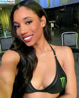 Brookliyn Wren / UFC Ring Girl / brookliyn_wren / helloBROOKLIYN фото голая #0337