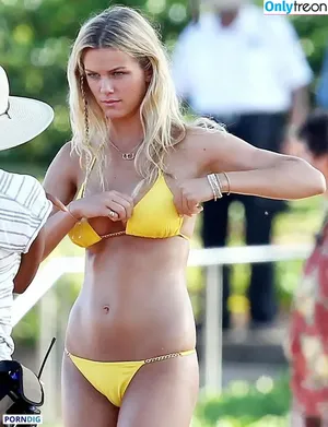 Brooklyn Decker / BrooklynDecker nude photo #0134