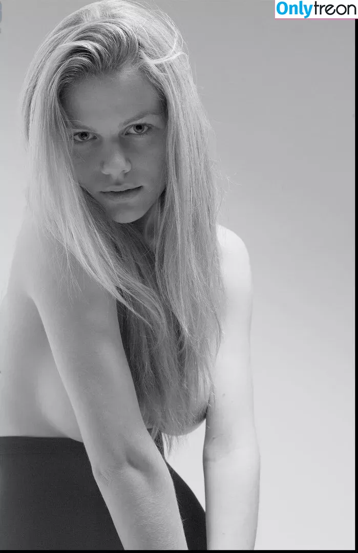 Brooklyn Decker nude photo #0100 (BrooklynDecker)