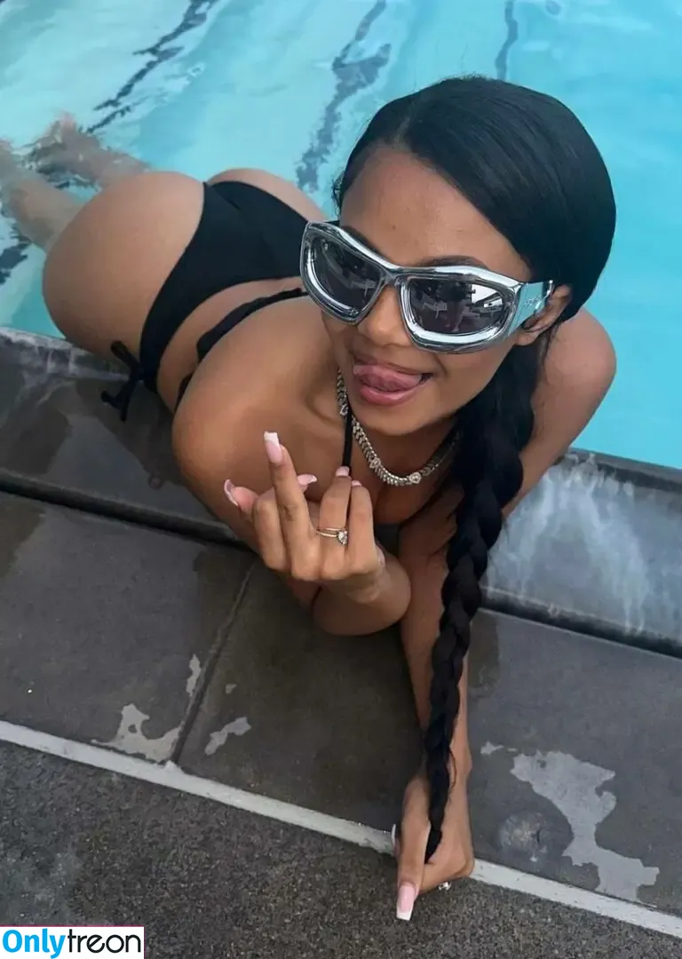 Brooklyn Queen nude photo #0012 (brooklynqueen03 / queenbrooklynx)
