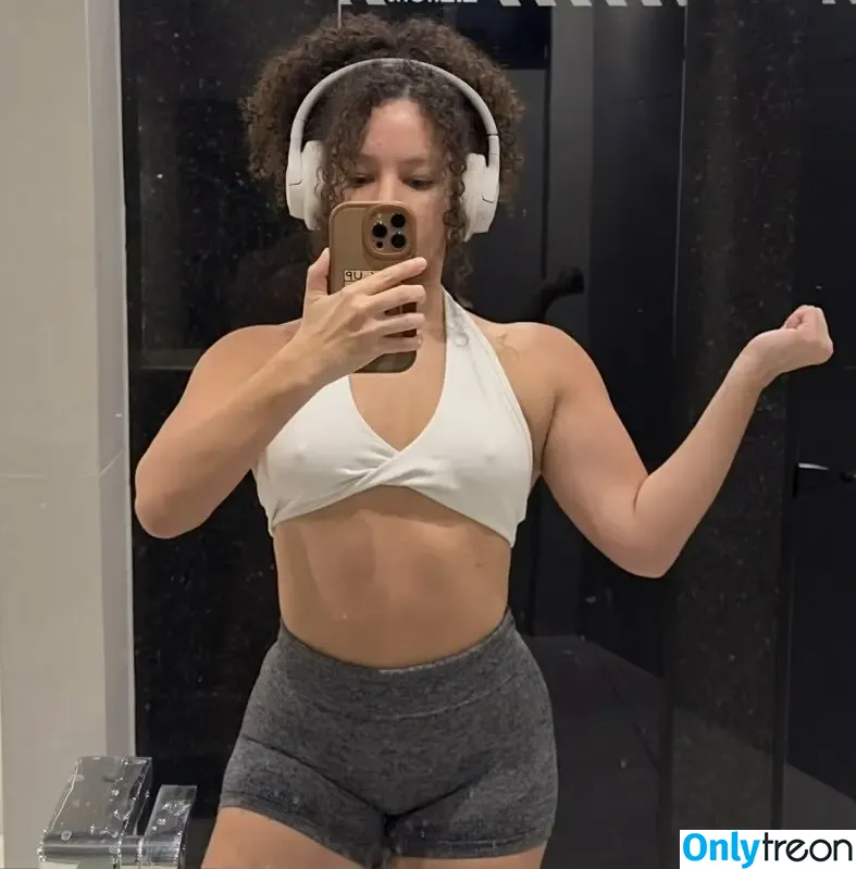 Bruna Caixeiro nude photo #0003 (badbuuh / buhcaixeiro)